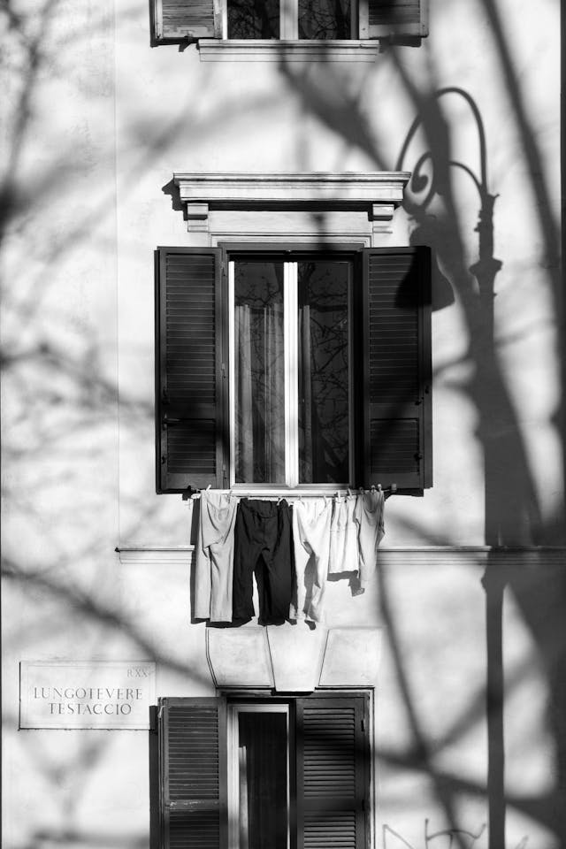 Façade d’immeuble typique dans le quartier Testaccio à Rome